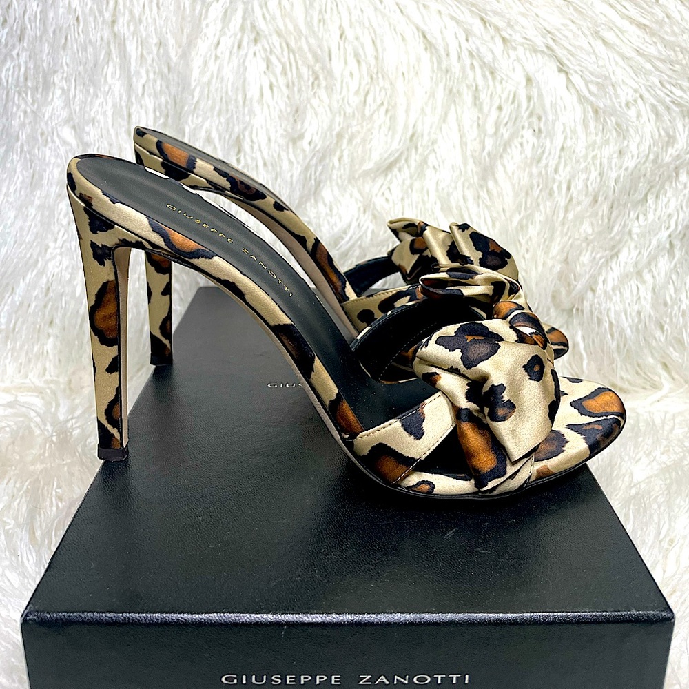 GIUSEPPE ZANOTTI BOW-DETAILED LEOPARD-PRINT SATIN MULE SANDALS